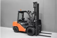TOYOTA 02-8FDJF35