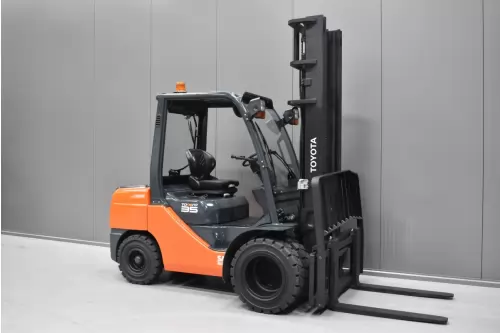 51468 TOYOTA 02-8FDJF35