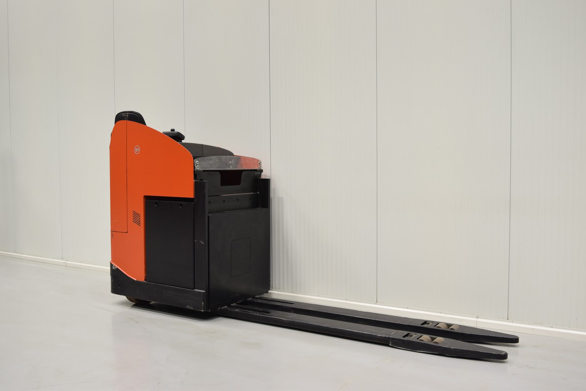 Xe nâng điện BT LRE 300 , 3 tấn 2007 Xe nâng điện BT LRE 300 , 3 tấn 2007