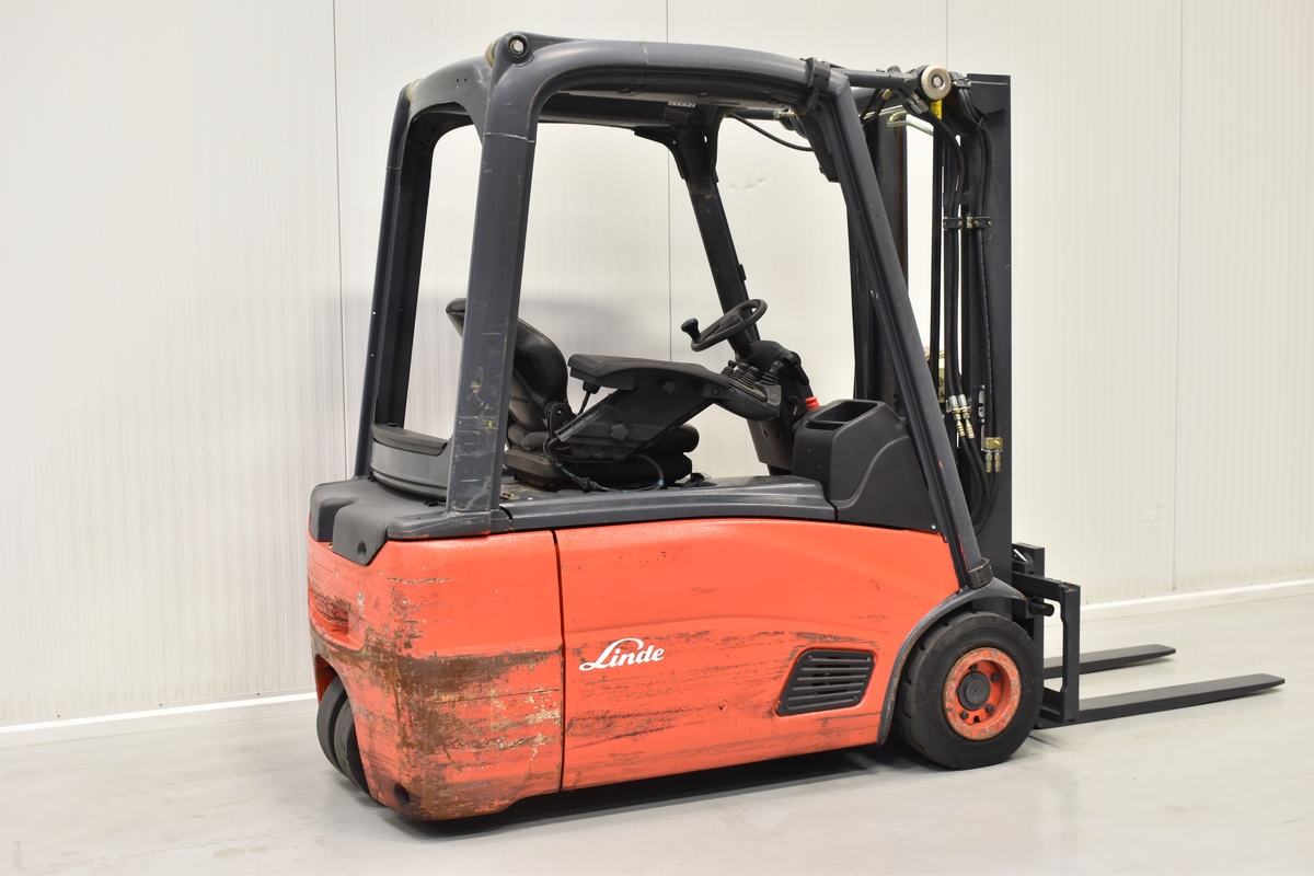 Front Med Tre Hjul Linde E 16 L 01 Billigste Gaffeltrucker