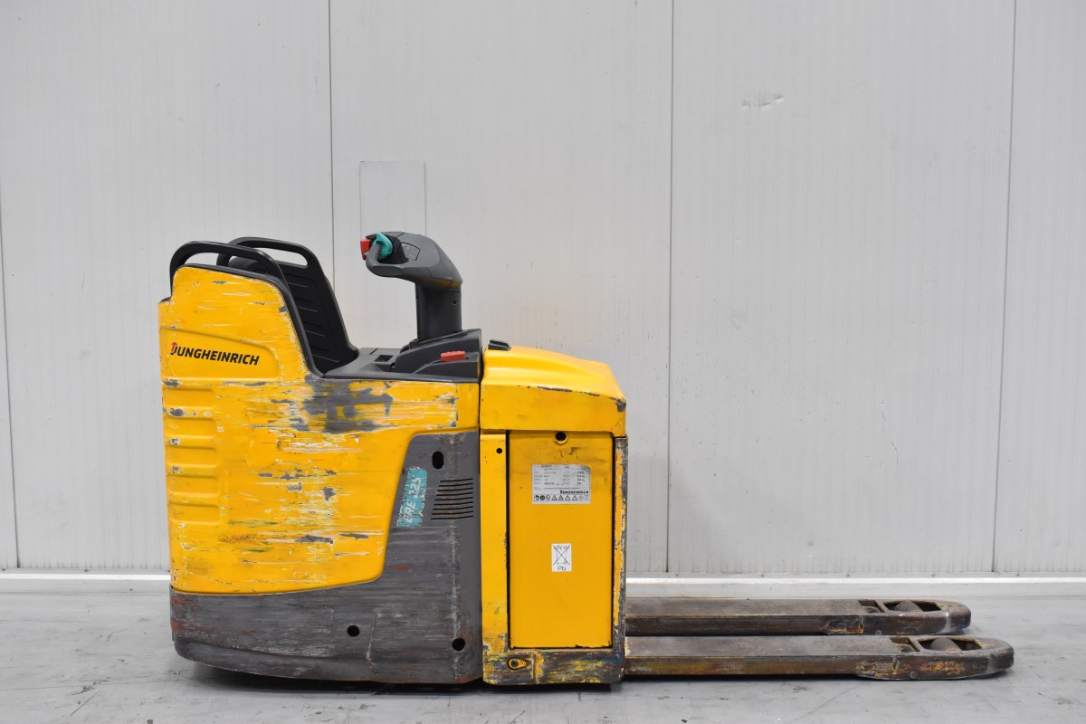 Complete offer of forklifts | CHEAP USED FORKLIFTS